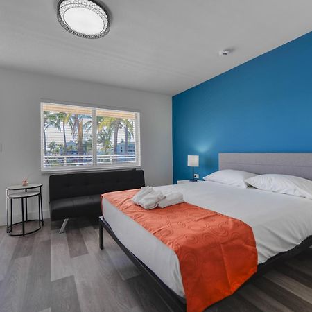 Amazing Balcony Studio At The Beach With Parking -M44 할리우드 외부 사진