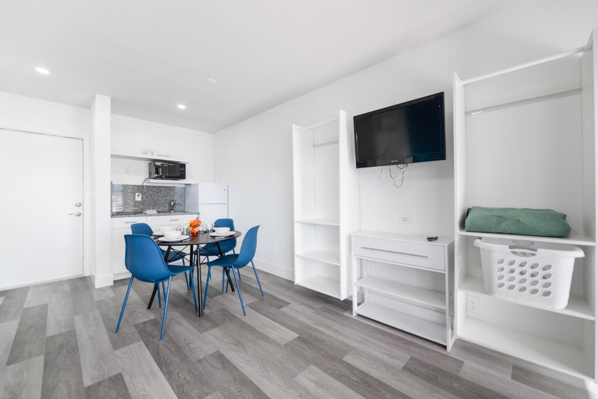 Amazing Balcony Studio At The Beach With Parking -M44 할리우드 외부 사진