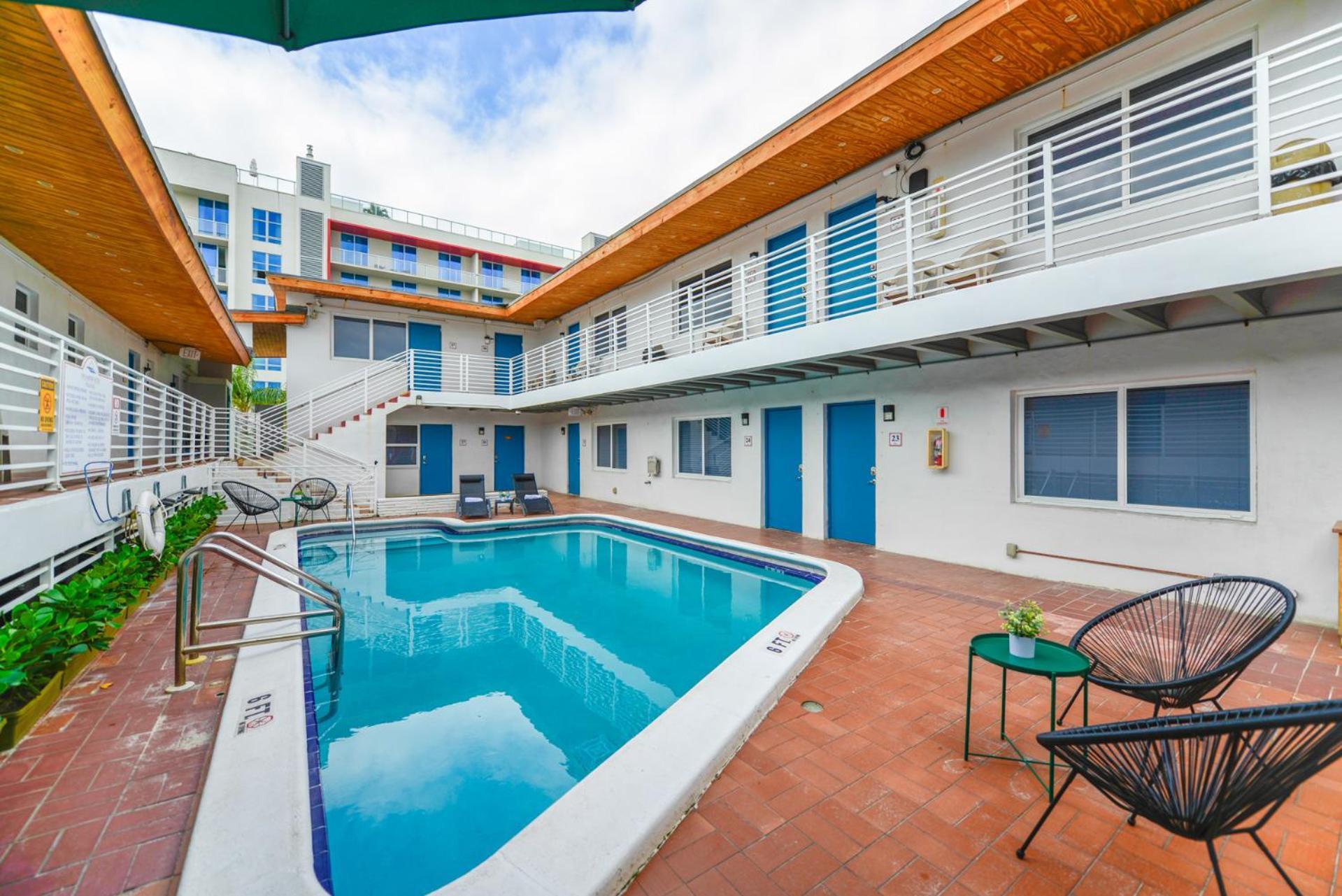 Amazing Balcony Studio At The Beach With Parking -M44 할리우드 외부 사진