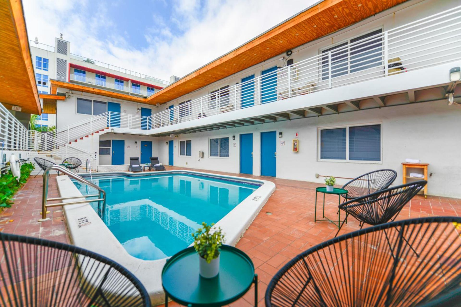 Amazing Balcony Studio At The Beach With Parking -M44 할리우드 외부 사진