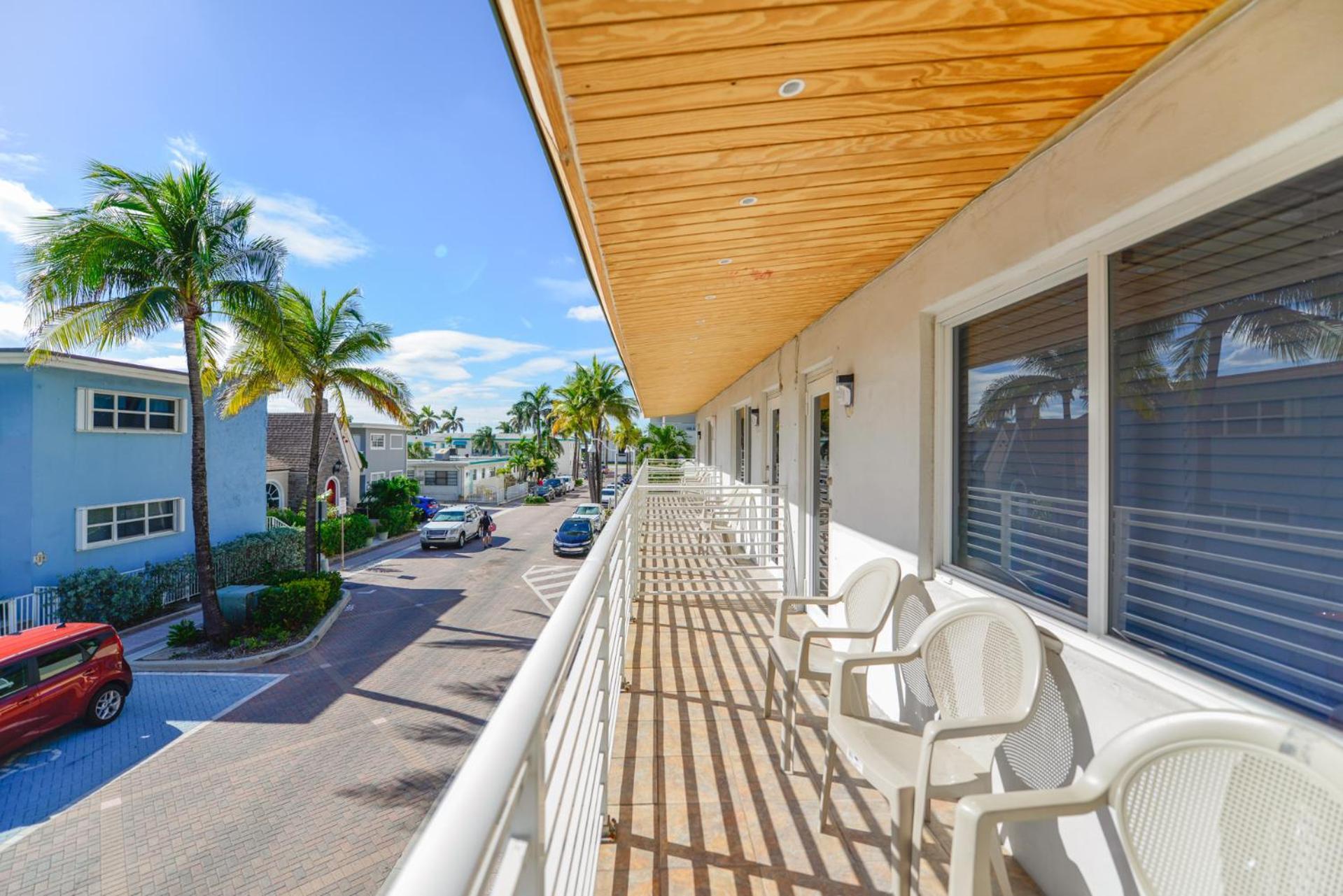 Amazing Balcony Studio At The Beach With Parking -M44 할리우드 외부 사진